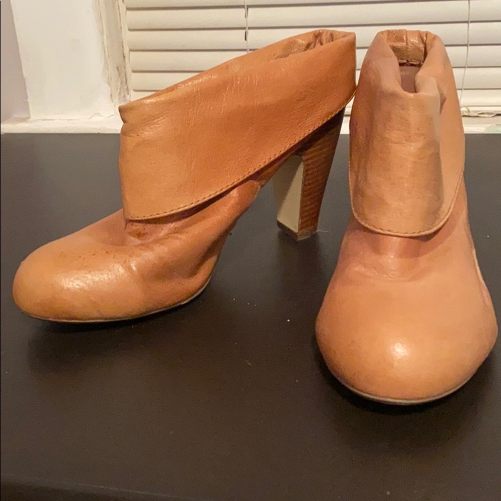 Steve Madden slip on tan leather booties